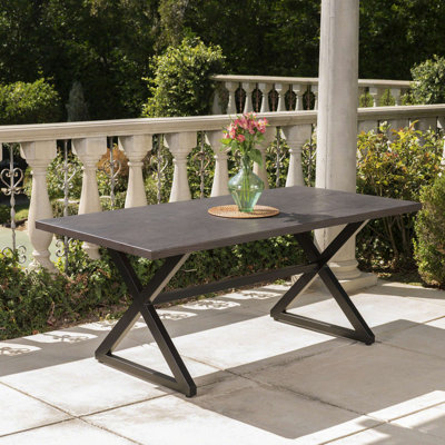 Table de salle à manger en aluminium avec cadre en acier Rolando