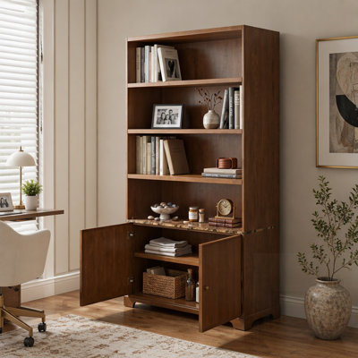 Grande bibliothèque autoportante moderne en bois avec plateau en faux marbre et portes cannelées pour le rangement du salon