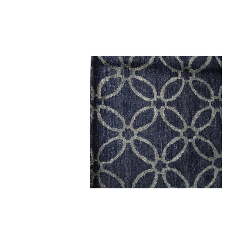 Tapis bleu marine noué à la main de haute qualité
