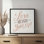 «Love Never Gives Up» par Imperfect Dust, reproduction d'art