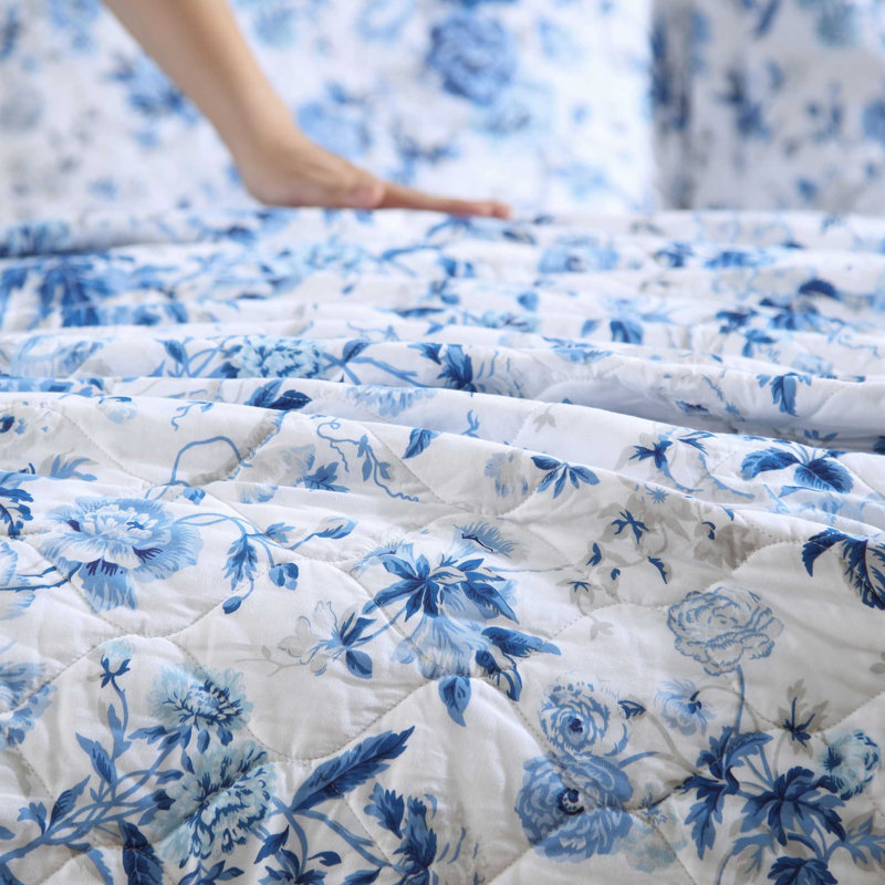 Full Blue Cotton Reversible Floral Quilt Set