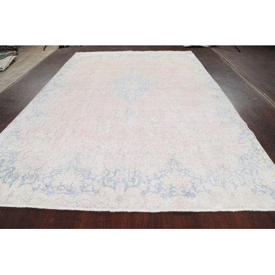 Tapis rose en laine noué à la main de conception unique années 1950 8 pi 5 po x 12 pi 2 po Alezandra
