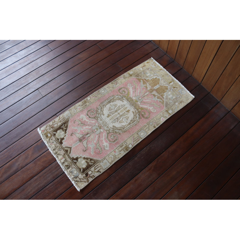 Tapis turc rétro de petite taille idéal pour les couloirs et les petits espaces