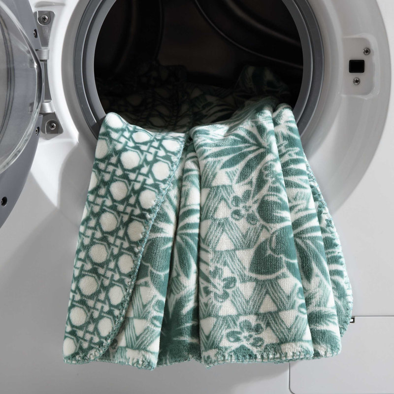 Lanikai Fronds Throw Blanket, Green 