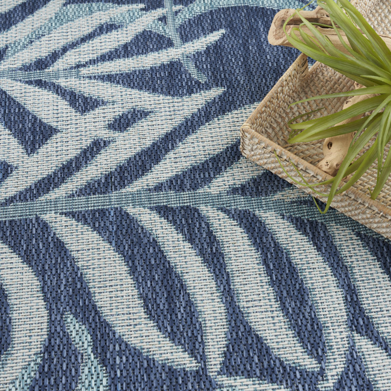 Alizay Floral Polypropylene Indoor/Outdoor Area Rug in White/Navy Blue, Rectangle 6' x 9'