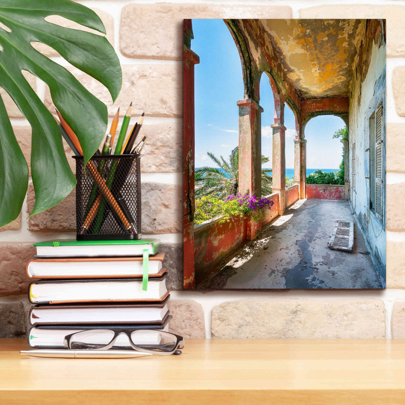 Art graphique sur toile, "Balcon romantique" par Roman Robroek, H 16 po x l 12 po x P 0,75 po