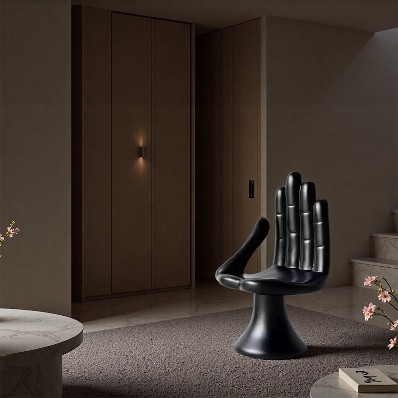 Chaise simple en verre noir de forme spéciale