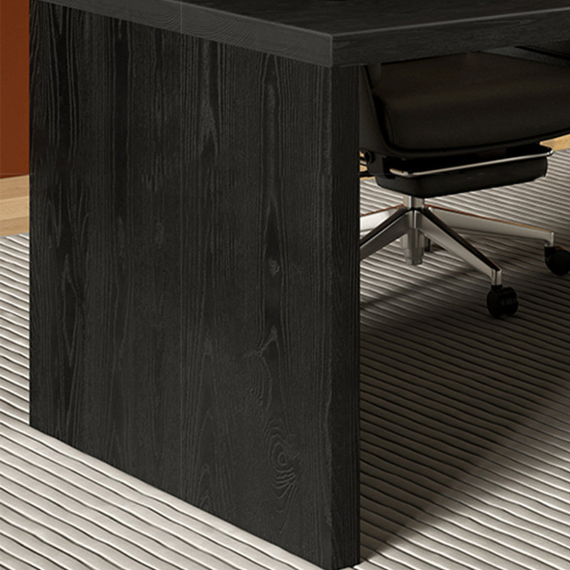 Un long bureau en bois massif noir avec armoires latérales, H 29,53 po x l 70,87 po x P 23,62 po