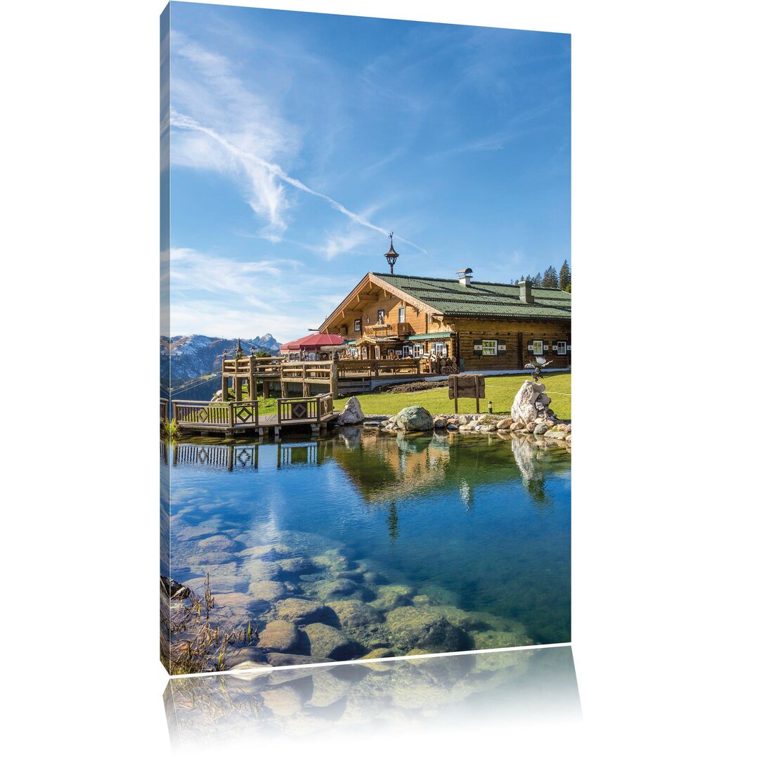 Leinwandbild Schönes Holzhaus in den Alpen