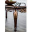 1 table basse rectangulaire de style traditionnel avec pieds incurvés, bois massif et motif sculpté