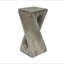Table d'appoint d'extérieur, table de bout en forme de torsion, table d'appoint décorative, table de tabouret de jardin pour terrasse de balcon, bord de piscine, béton léger, texture semblable au bois-131680257-131680258-131680260