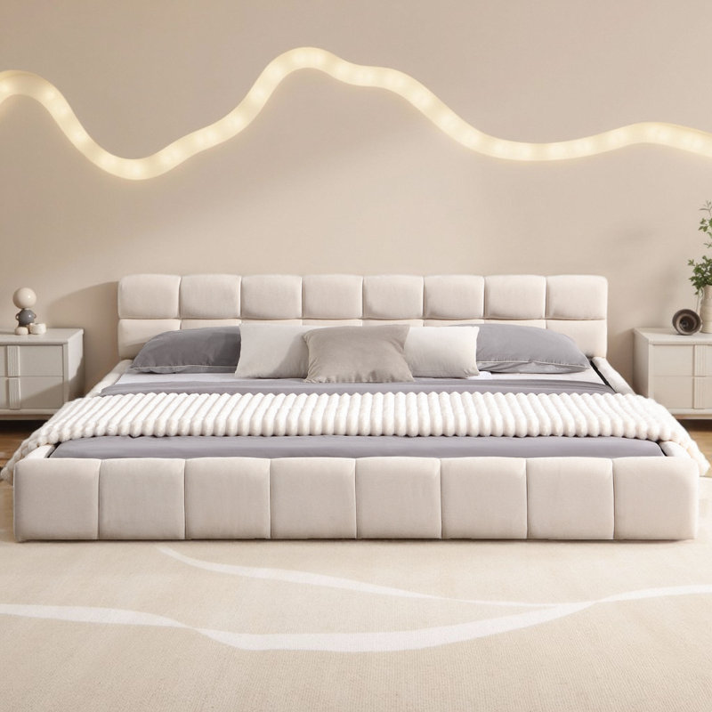 Élégante base de lit tapissier en chenille beige avec tête de lit en damier, texture douce et esthétique moderne