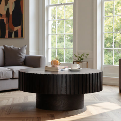 Table basse ronde en bois de style olive à piédestal robuste fabriquée à la main pour le salon