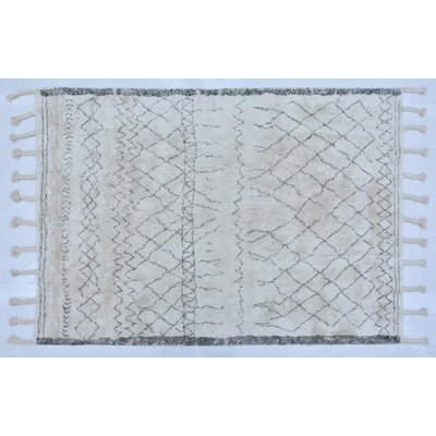 Tapis gris à poil long fait à la main