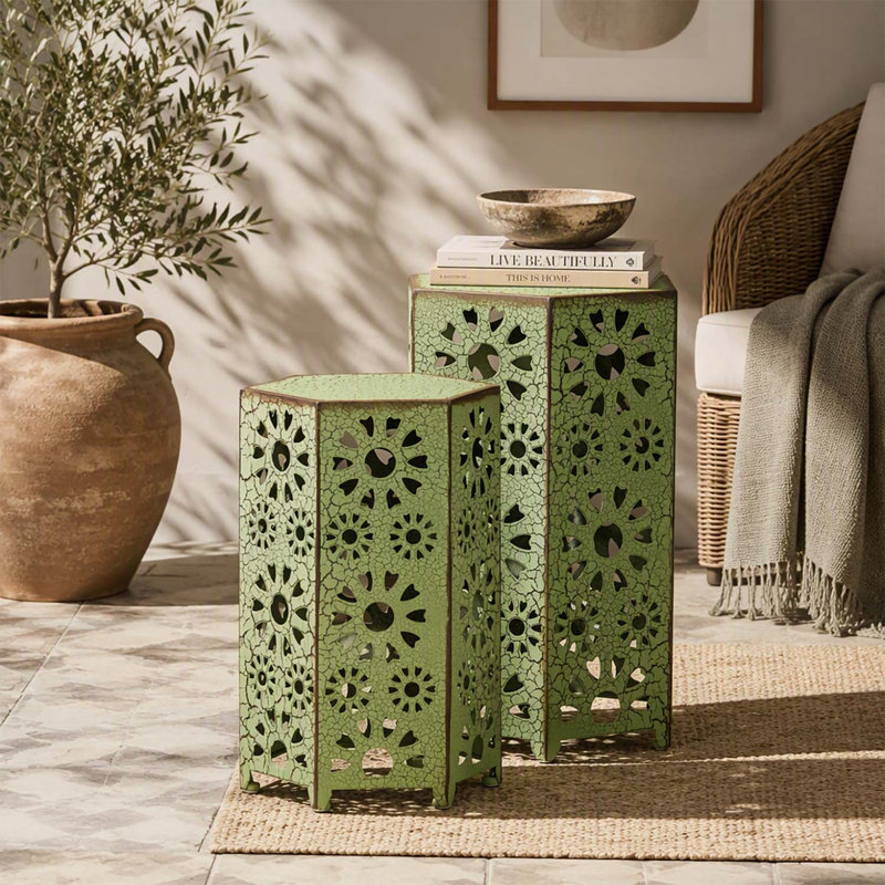 Ensemble de 2 élégantes tables d'appoint d'extérieur, à motif soleil, pour la décoration de terrasse et de jardin.
