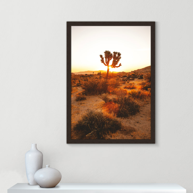«Desert Dawn» par Joshua Earle - reproduction imprimée, Pas de tapis, Cadre plat en noyer, H 36,5 po x l 26,5 po x P 0,75 po