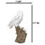 Figurine familiale représentant une chouette harfang des neiges et ses deux petits sur une souche d'arbre enneigée