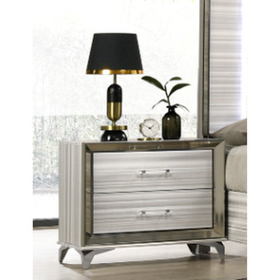 Table de chevet blanche Modern Star: rangement spacieux, DEL intégrée, 2 tiroirs avec glissières doubles, compartiment de table de chevet en acrylique, tiroirs, poignées de tiroir
