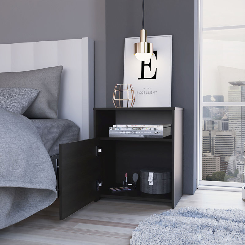 Table de chevet, une armoire, surface supérieure