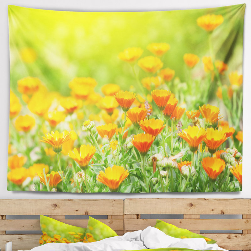 Tapisserie floral jaune marigold fleurs, H 68 po x l 80 po