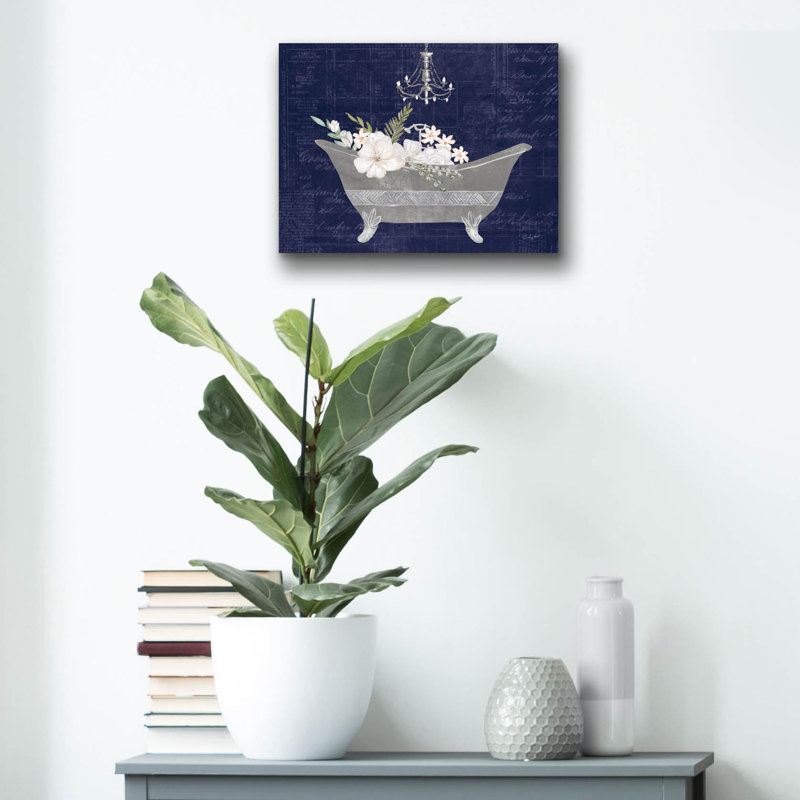  «Floral Bath 2 Indigo» par Courtney Prahl, art mural en verre acrylique, 16 po x 12 po