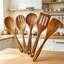 Ensemble de cuillères en bois de teck naturel pour la cuisson - 5 ustensiles de cuisine avec spatule, écumoire, cuillère à fente, fourchette à salade - outils antiadhésifs et résistants à la chaleur