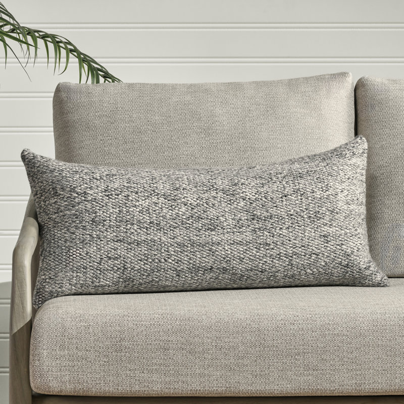 Coussin décoratif en tissu recyclé 26 po Stella, ivoire, 16 po x 36 po, Gris, Rectangulaire