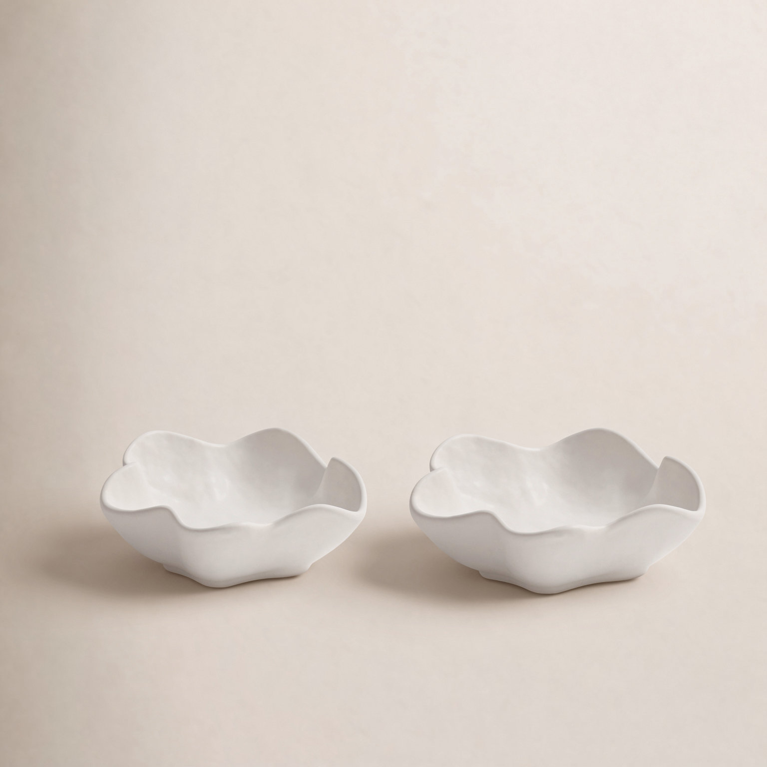 Round Ceramic Wavy Condiment Bowl Set
