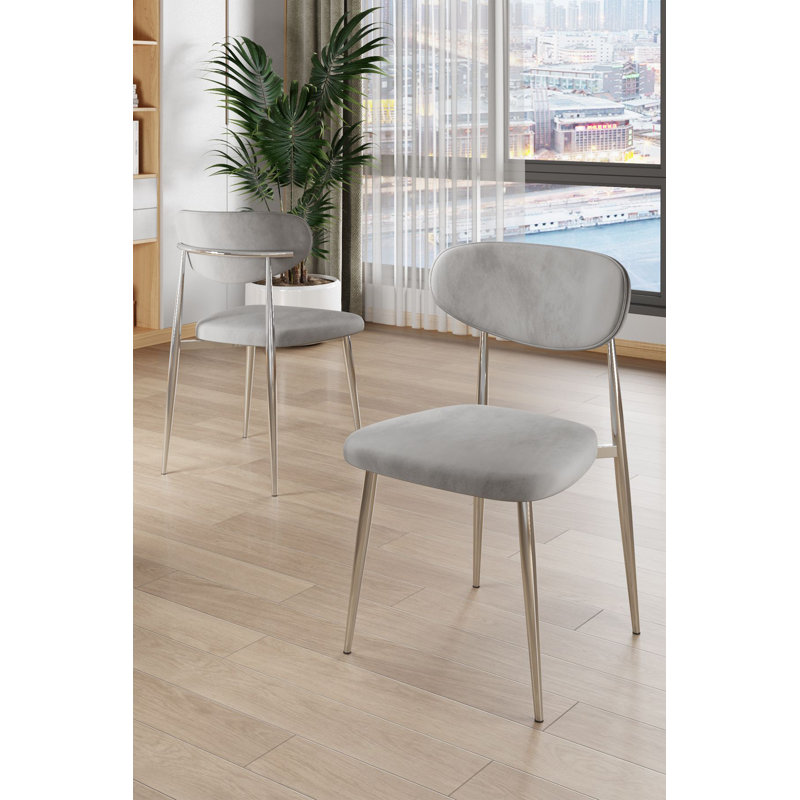 Ensemble de chaises modernes 4 pièces, gris et chrome | Structure 100% métal, envers en contreplaqué, tissu Babyface | Dimensions: 19,7 po x 34,6 po x 18,5 po | 22 dossiers en mousse, 28 sièges en mousse | Parfait pour la maison, l'hôtel et le bureau
