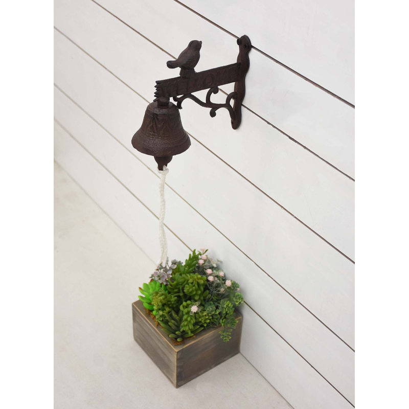 Cloche suspendue en fonte