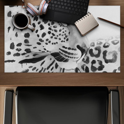 Beautiful leopard - 14.00"x24.25" Desk mat