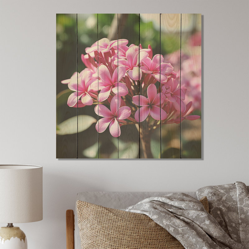 Rose et vert Plumeria Paradise - Plumeria sur impression sur bois, H 36 po x l 36 po