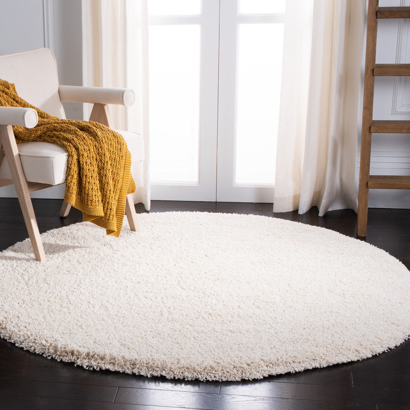 Ivory Shag Rug, Round 11'