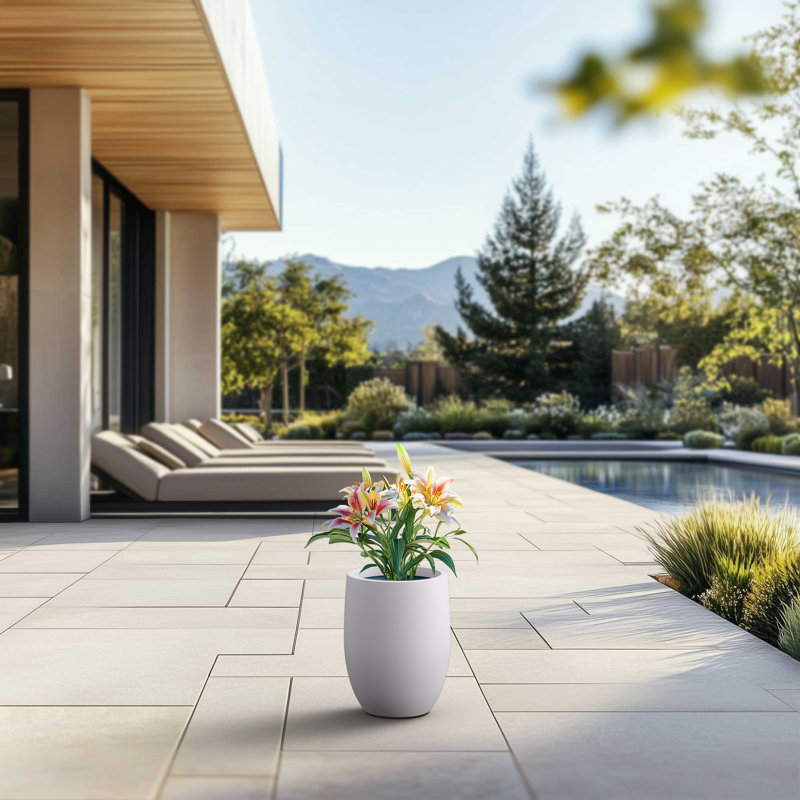 Pot à fleurs en ciment Irmelie, Blanc vif (intérieur amélioré), H 21,65 po x l 16,93 po x P 16,93 po