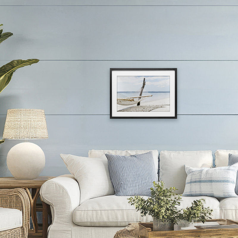 «Beachside Hammock Coast», reproduction encadrée sous verre, conception de Noah Bay, H 14 po x l 20 po, Cadre noir minuit