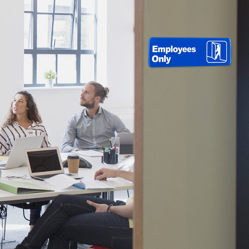 Signe des employés seulement, Bleu