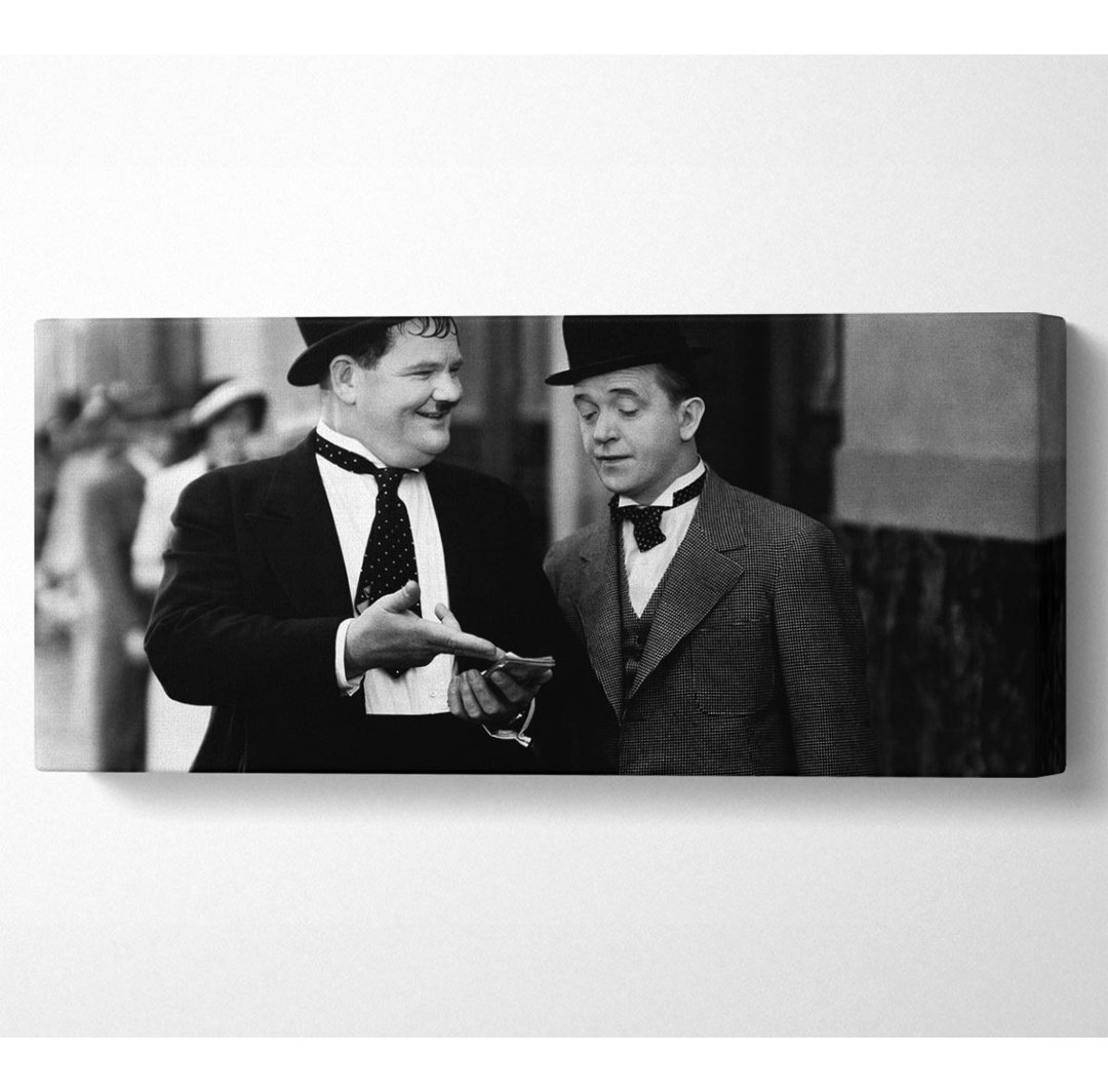 Laurel und Hardy Street Walk - Kunstdrucke auf Leinwand