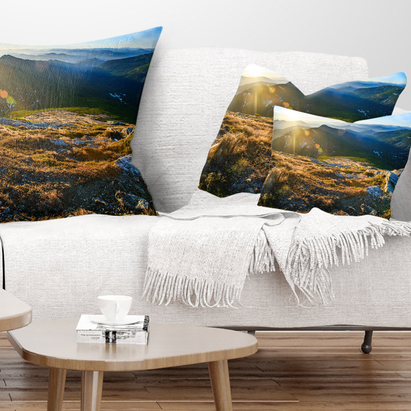 Coussin lombaire avec paysage imprimé montagnes ensoleillées