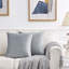 (Couvertures avec insertions) Ensemble de deux coussins décoratifs de 18 po ou 20 po-23327431-23327418-23327427