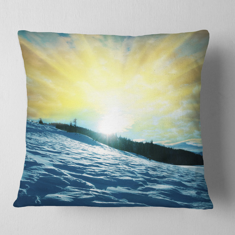 Coussin imprimé «Winter with Blue Waters At Sunset - Sea & Shore», 18 po x 18 po, Carré