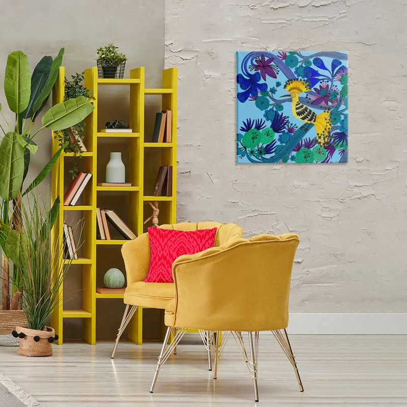 Oiseau jaune fantaisiste et toile de fleurs, design par Kay Widdowson, H 24 po x l 24 po