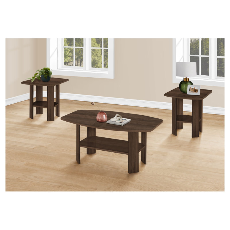 Ensemble de 3 tables à finition noyer comprenant une table basse et deux tables de bout avec tablettes inférieures ouvertes pour l'organisation du salon
