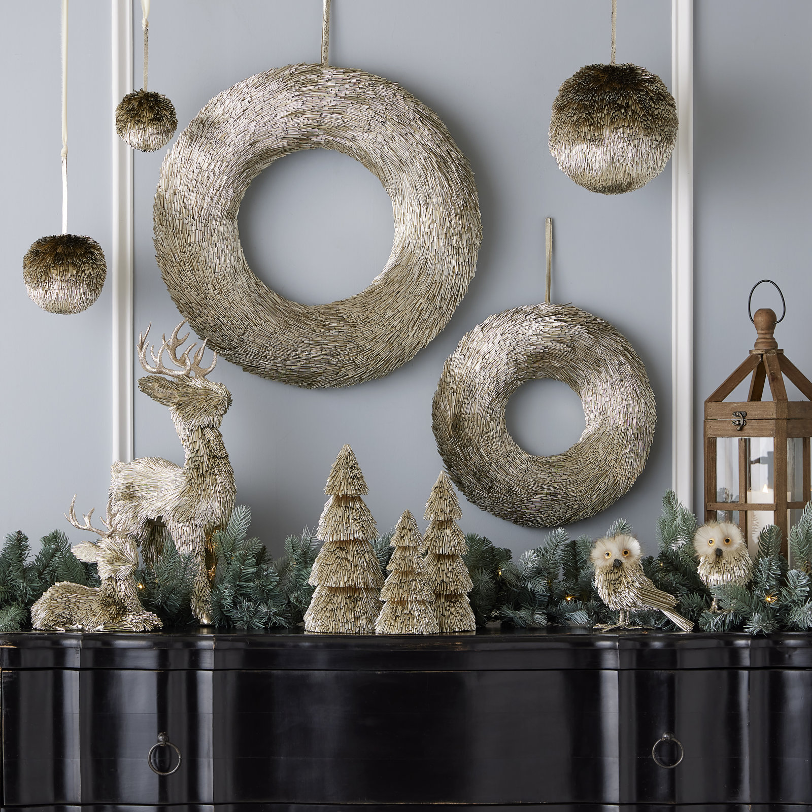 Wreath, 4.75" W x 3.15" H x 21.25" D