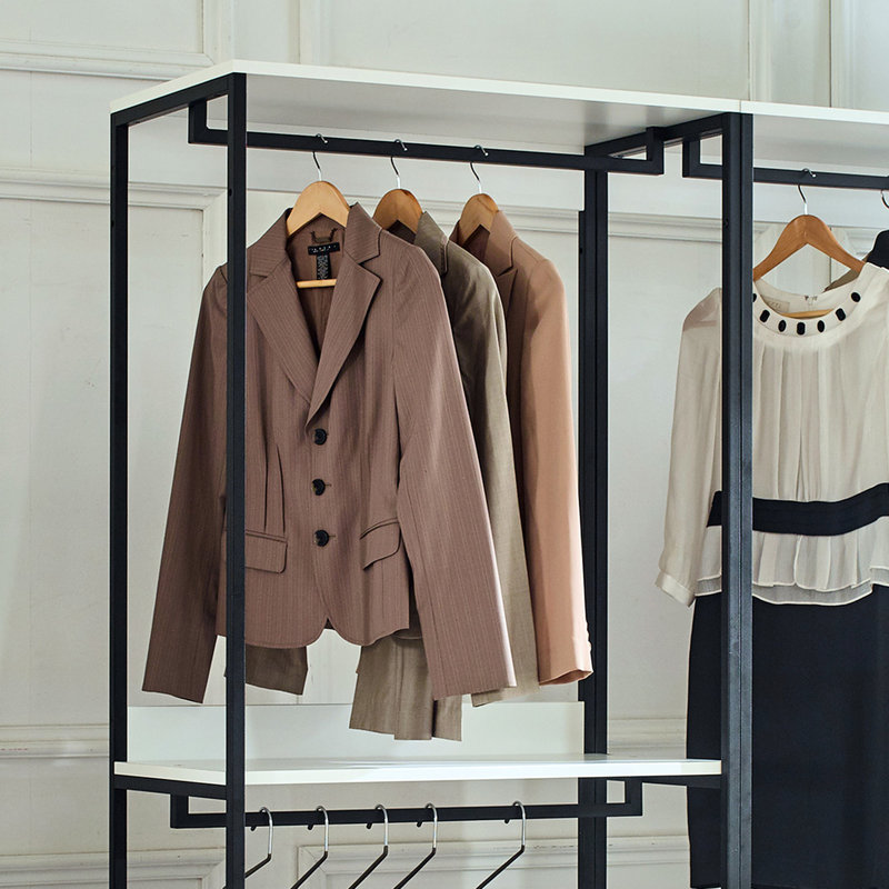 Armoire en métal blanc