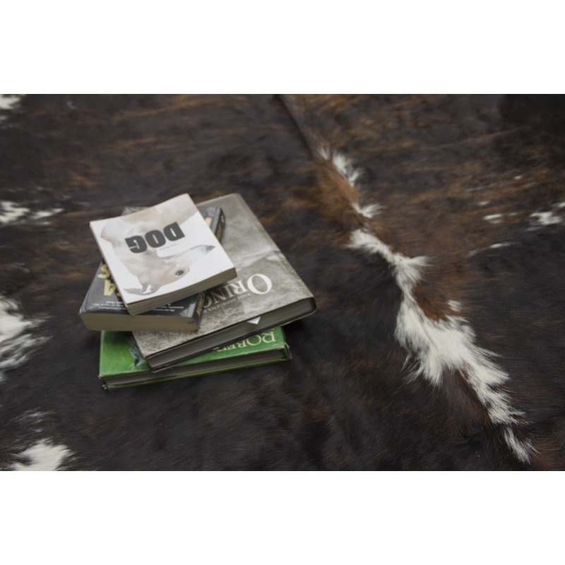 Tapis brun en cuir de vache véritable Nimitz