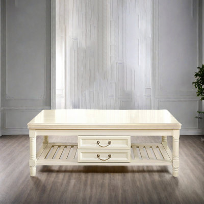 Une table basse naturellement simple
