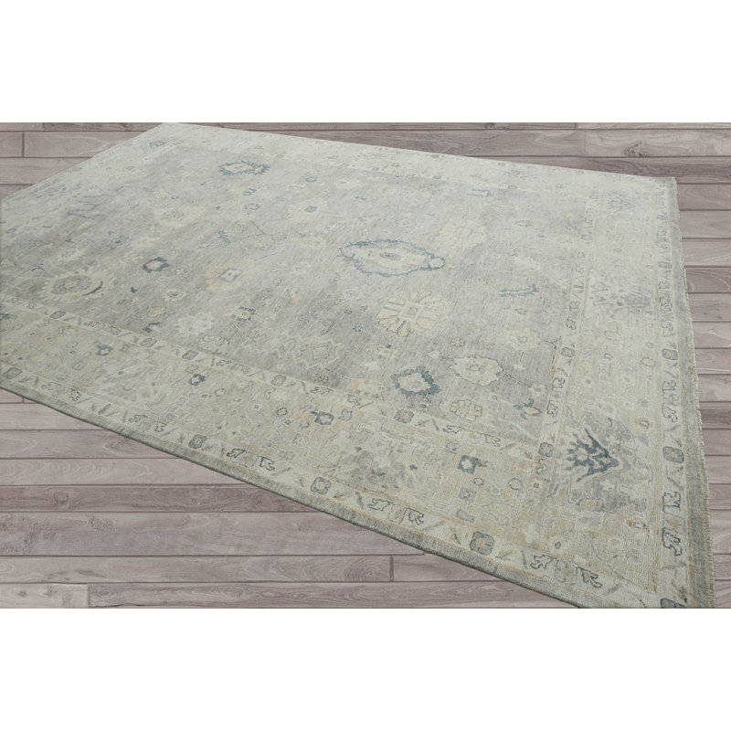 Tapis vert unique en son genre, Rectangle 9 pi 11 po x 13 pi 8 po