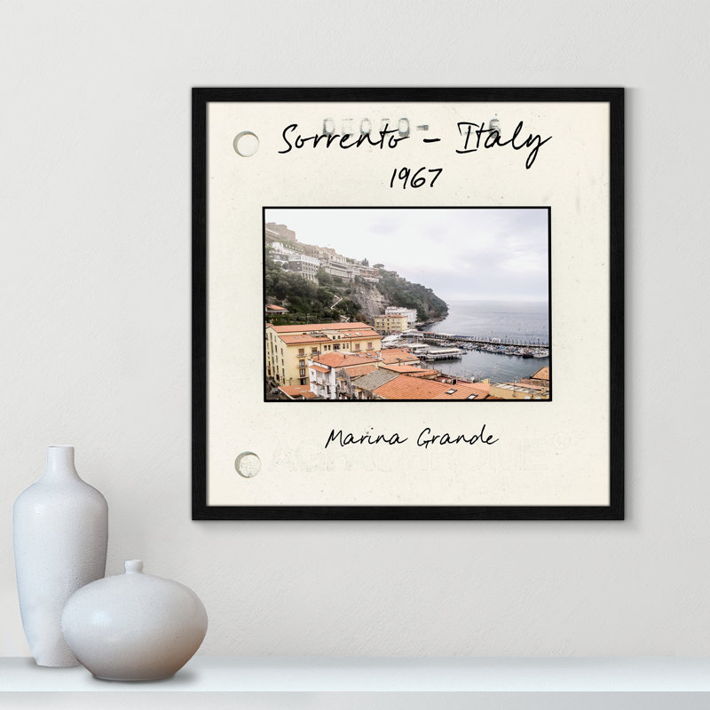 Sorrento, Italie - reproduction de Marina Grande par Susan Jill, Papier avec cadre simple noir
