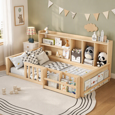 Cadre de lit plateforme en bois avec barrière de sécurité et tablettes de rangement