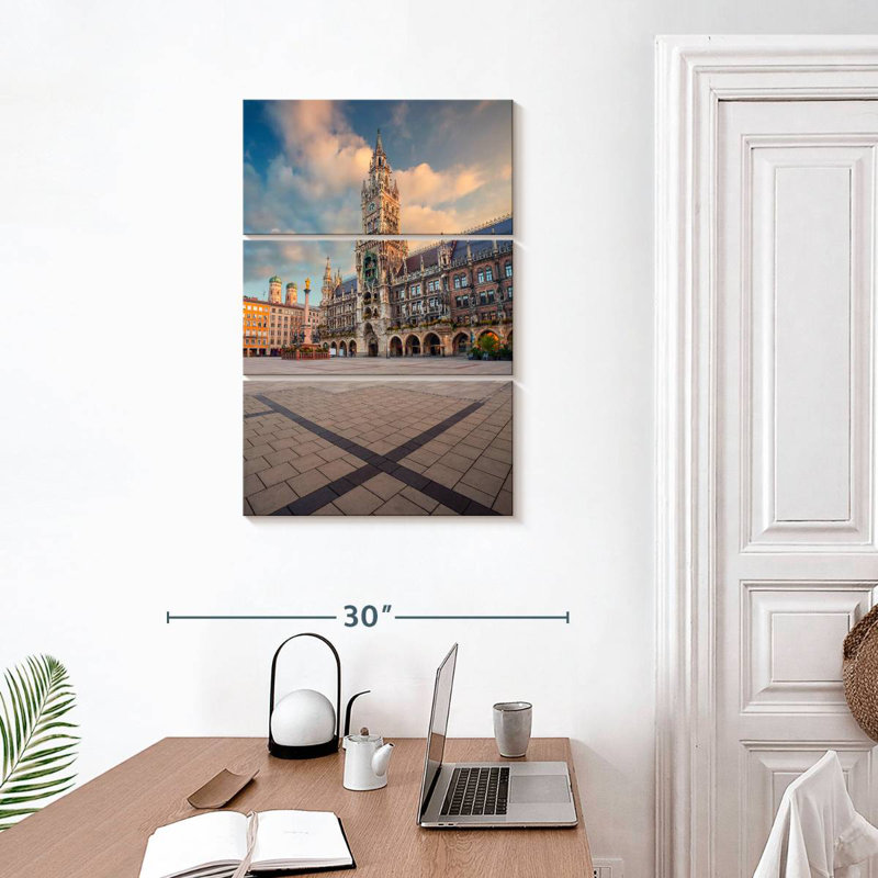 Masam Mary's Square Munich, H 32 po x l 20 po